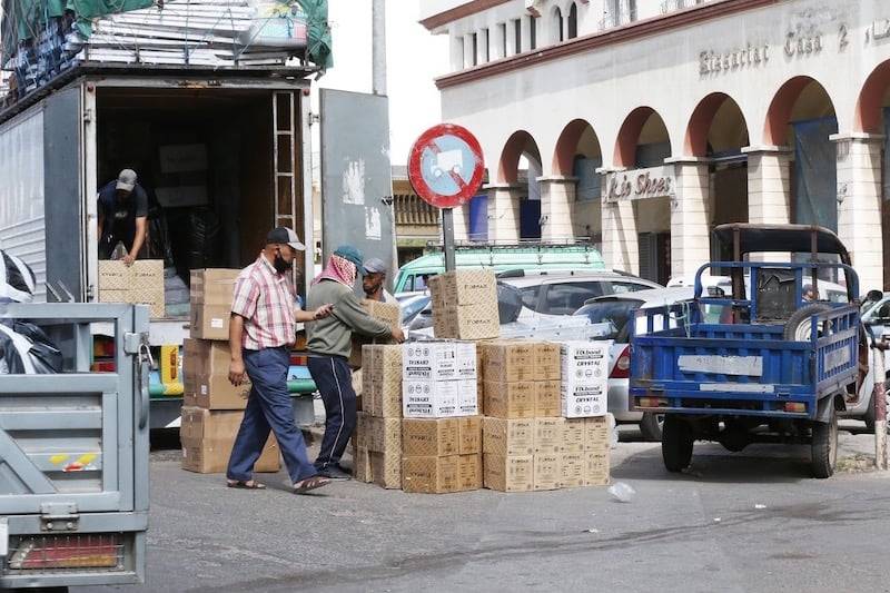 تجار “درب عمر” يستعدون للدخول المدرسي