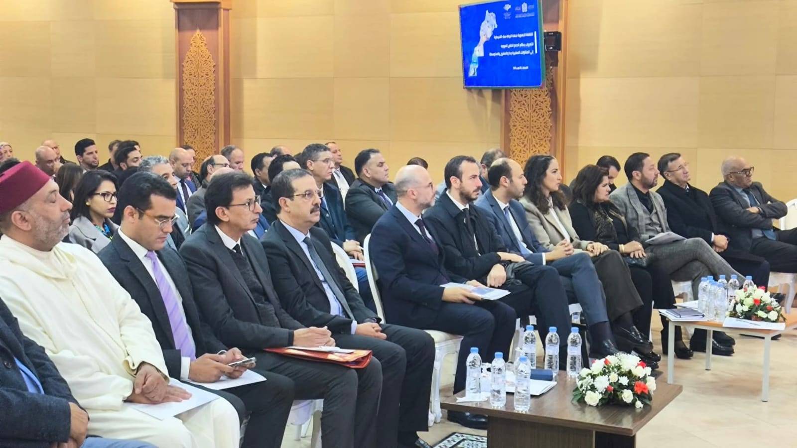 قافلة وزارة الاستثمار لتعزيز دعم المقاولات الصغيرة بالقنيطرة