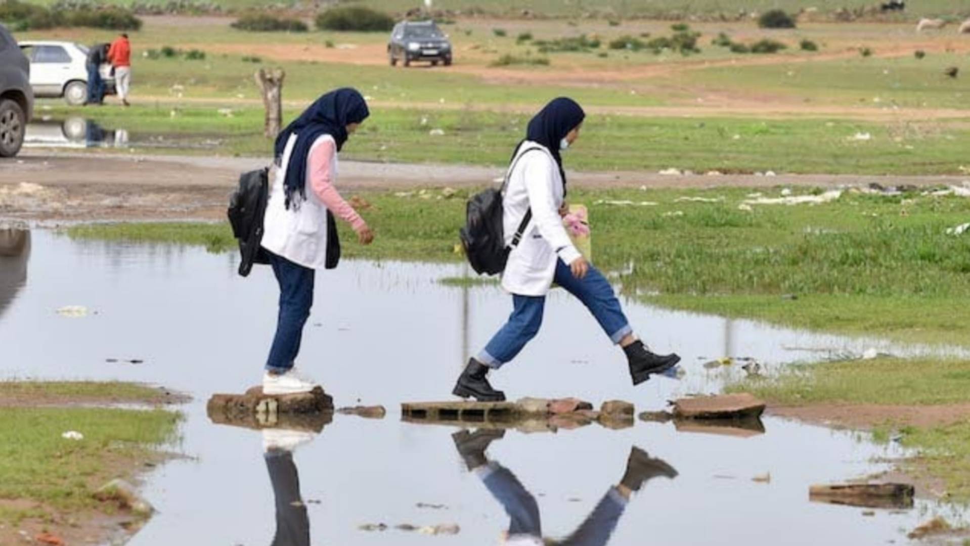 ثلوج وأمطار مرتقبة غدا الثلاثاء بعدد من المناطق المغربية