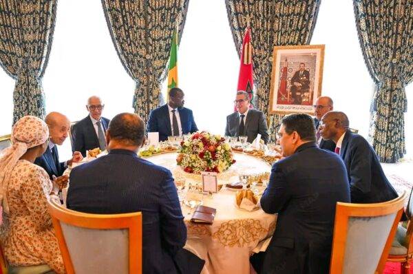 جلالة الملك يقيم مأدبة غداء على شرف الوزير الأول السنغالي والوفد المرافق له