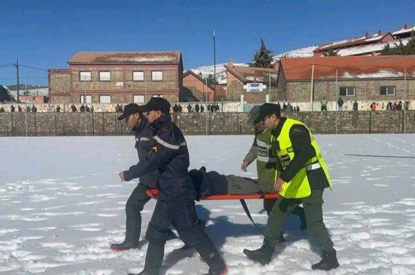 مروحية الدرك الملكي تنقذ خمسة أشخاص معزولين بسبب الثلوج بإقليم أزيلال