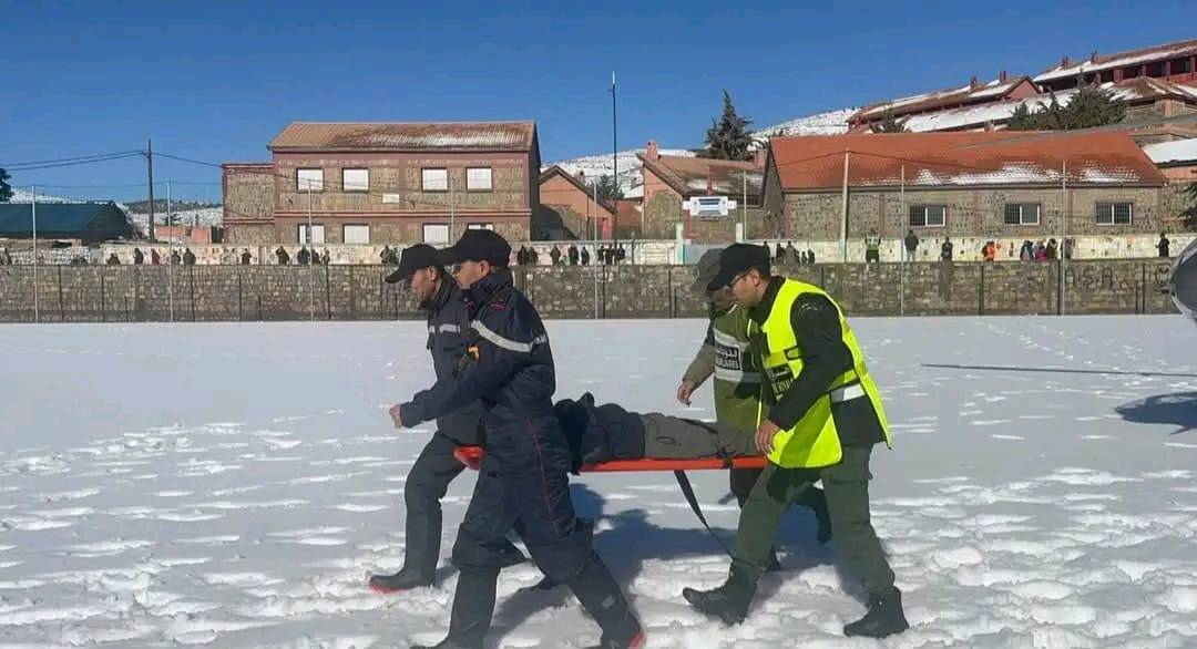 مروحية الدرك الملكي تنقذ خمسة أشخاص معزولين بسبب الثلوج بإقليم أزيلال