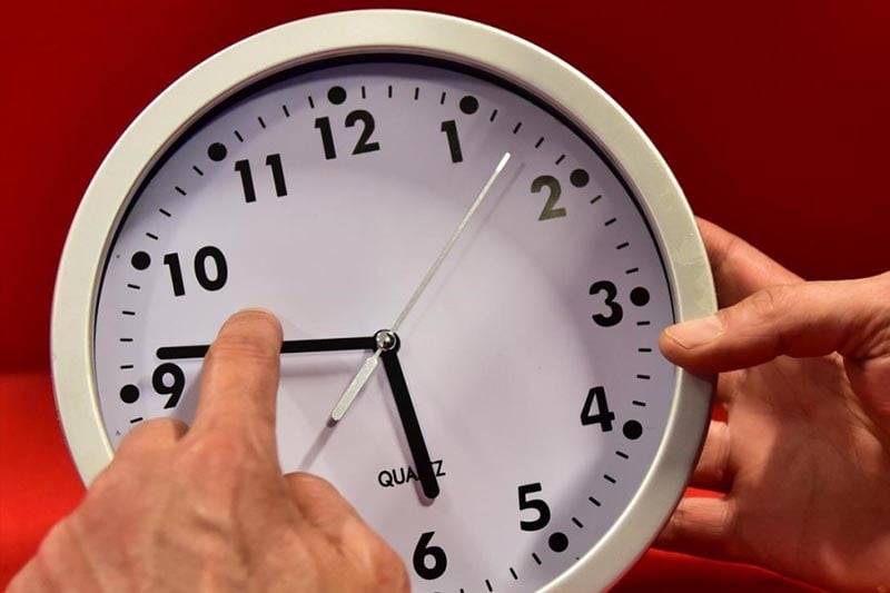 المغرب يعود إلى توقيت غرينيتش بحذف الساعة الإضافية تزامناً مع اقتراب رمضان