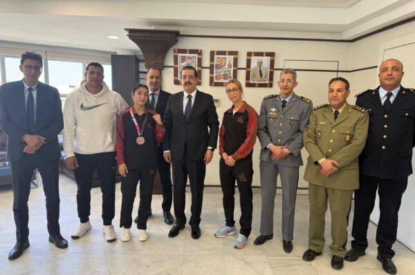 عامل إقليم القنيطرة يستقبل البطلة العالمية رحاب حمدون