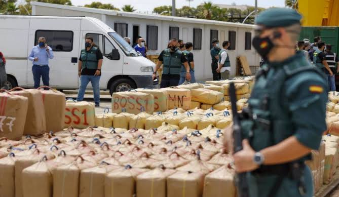 توقيف 16 شخصًا في شبكة تهريب الحشيش بين المغرب وأوروبا