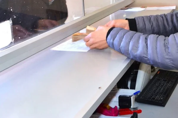 سطو عنيف على وكالة تحويل أموال بالجديدة يثير استنفارا أمنيا