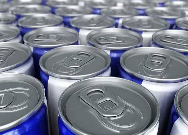 انتشار المشروبات الطاقية بجوار المؤسسات التعليمية يثير قلق الأسر