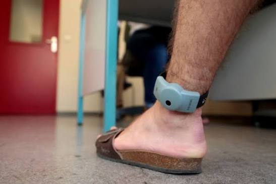 المغرب يعتمد السوار الإلكتروني لتعزيز العدالة وتقليل الاكتظاظ