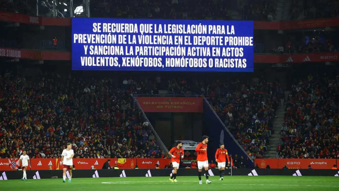 الفيفا يفتح تحقيقاً تأديبياً ضد إسبانيا بسبب هتافات مسيئة لمصر