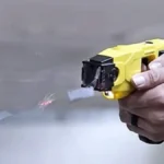 فاس.. “Taser” يحسم تدخلًا أمنيًا لتوقيف مشتبه فيه خطير