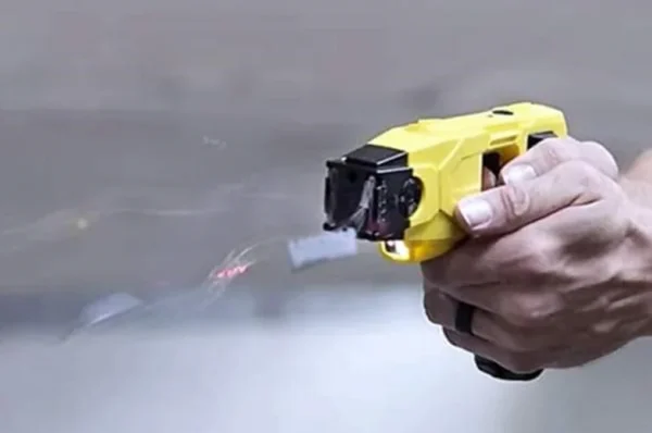 فاس.. “Taser” يحسم تدخلًا أمنيًا لتوقيف مشتبه فيه خطير