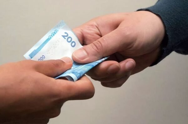مراكش.. توقيف موظف بقصر العدالة للاشتباه في تلقي رشوة مقابل شهادة